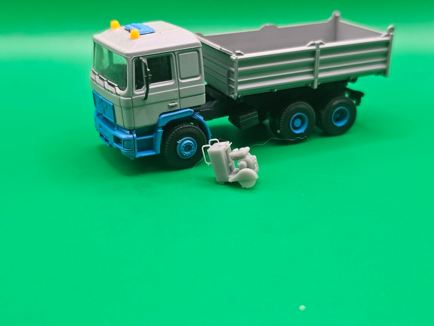 Fugenschneider/Asphalt Schneidmaschine im Maßstab1/87