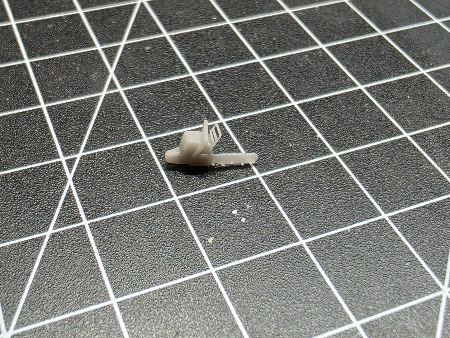 Motorsäge im Maßstab1/87 H0