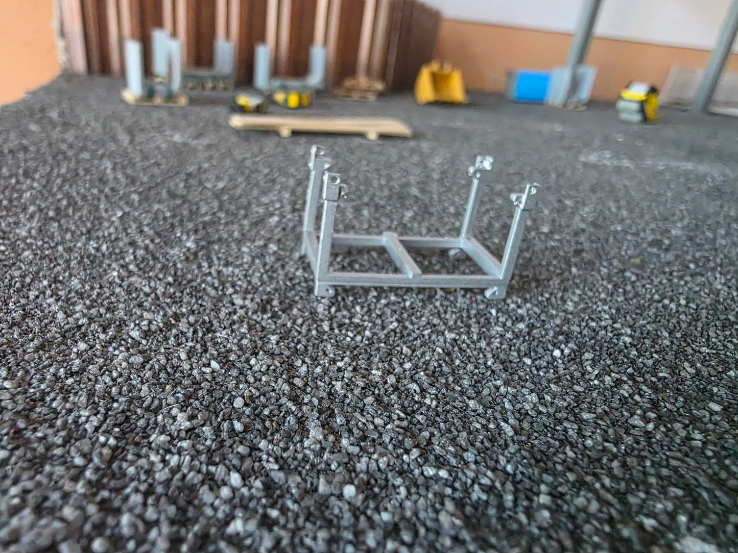 Transportgestell/ Stapel Gestell im Maßstab 1/50 Ladegut Lackiert in Zink Optik