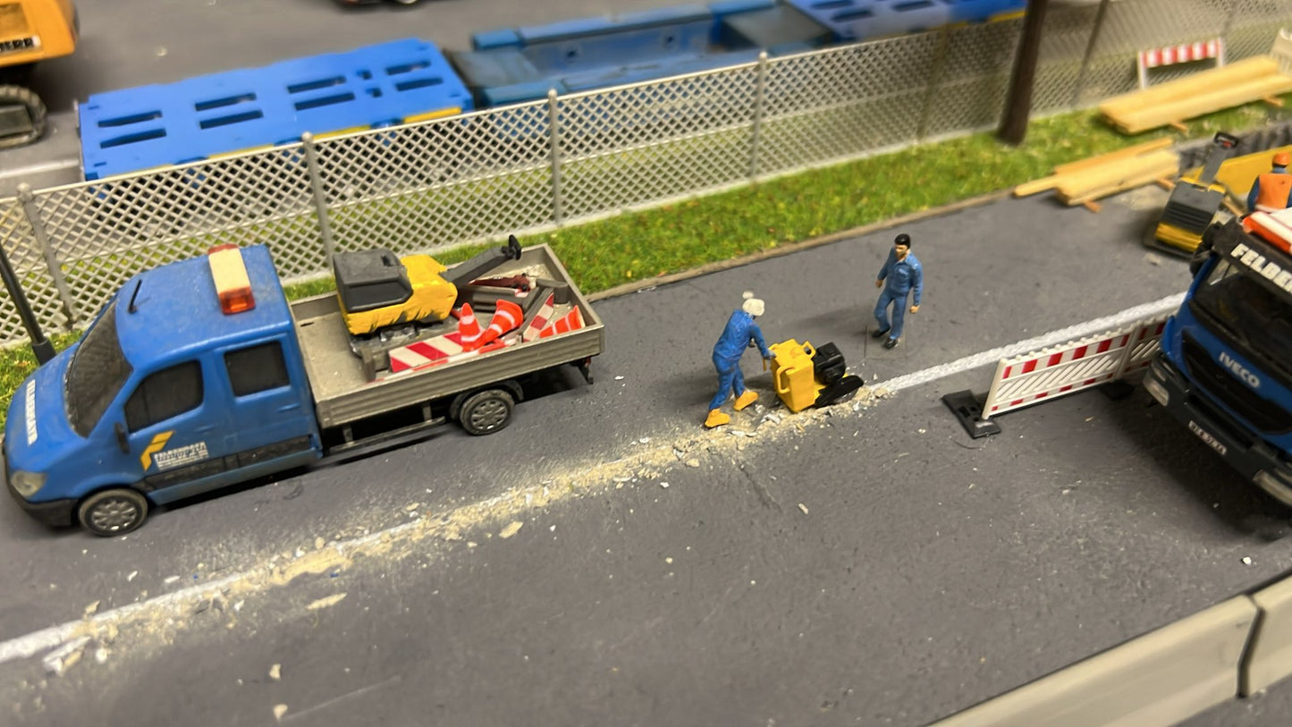 Fugenschneider/Asphalt Schneidmaschine im Maßstab1/87
