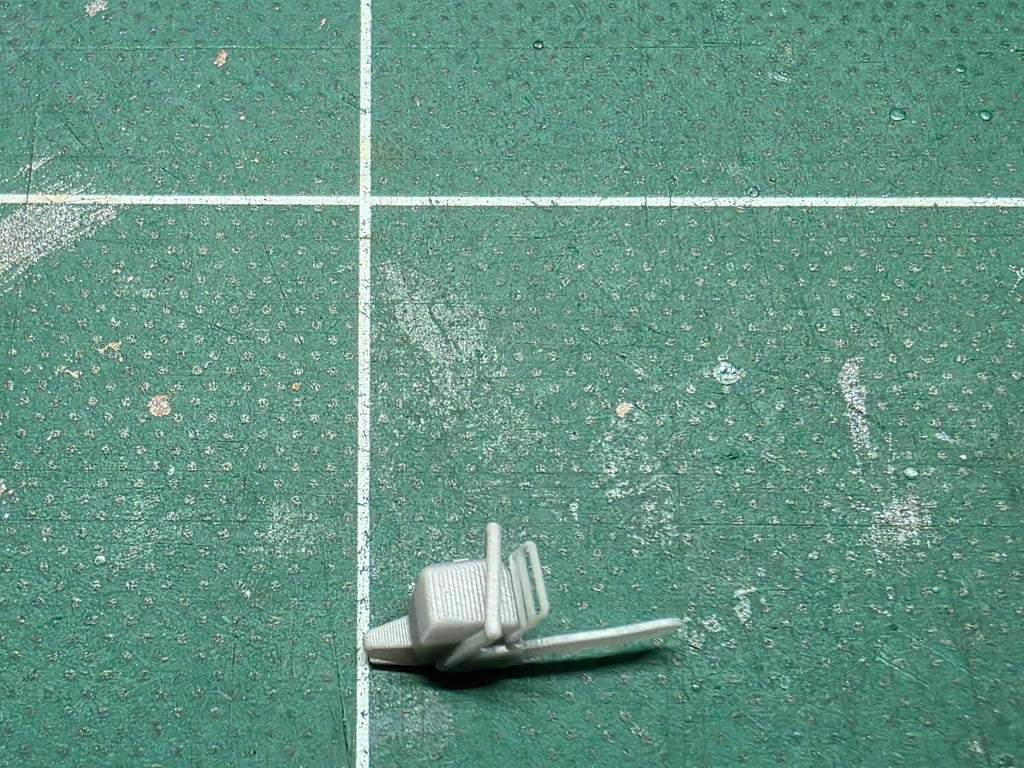 Motorsäge im Maßstab 1/50