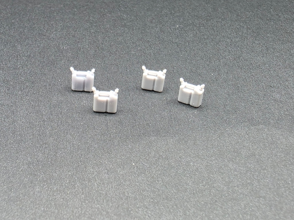 4 x Doppel Kanister für Motorsäge im Maßstab 1/50