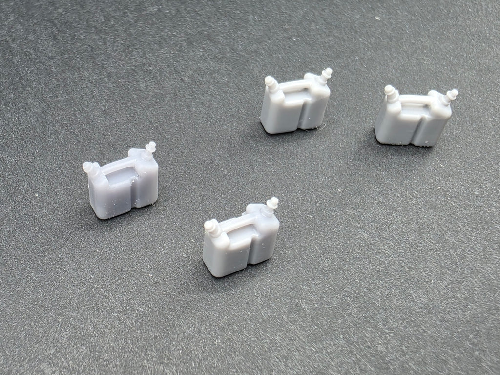 4 x Doppel Kanister für Motorsäge im Maßstab 1/50