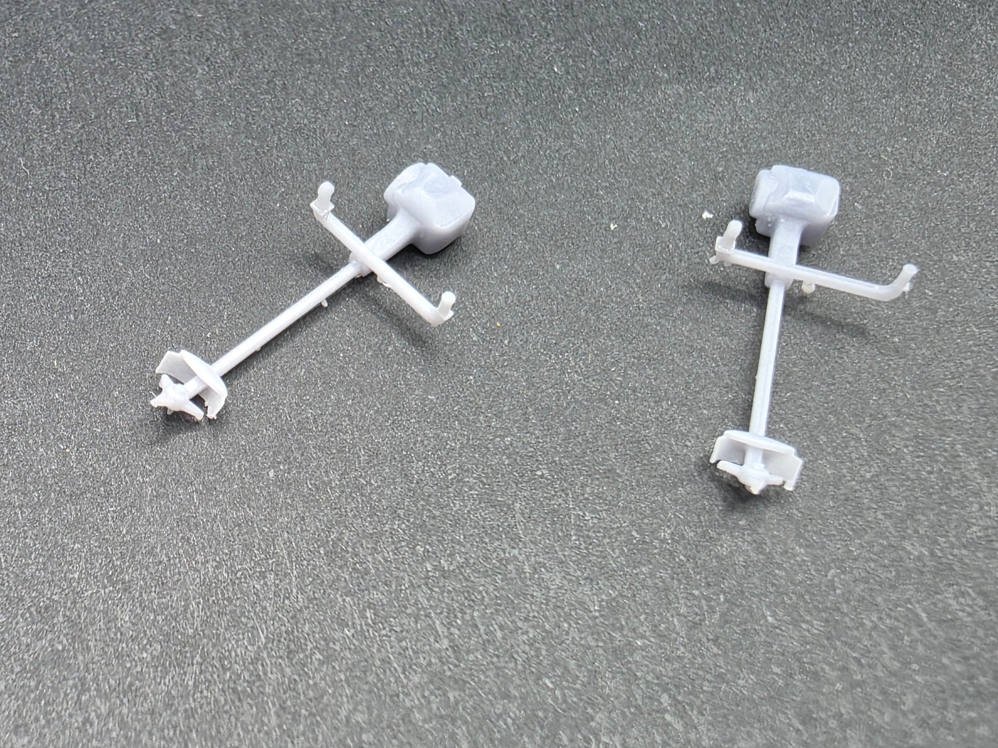 2 x Freischneider/Motorsense im Maßstab 1/87