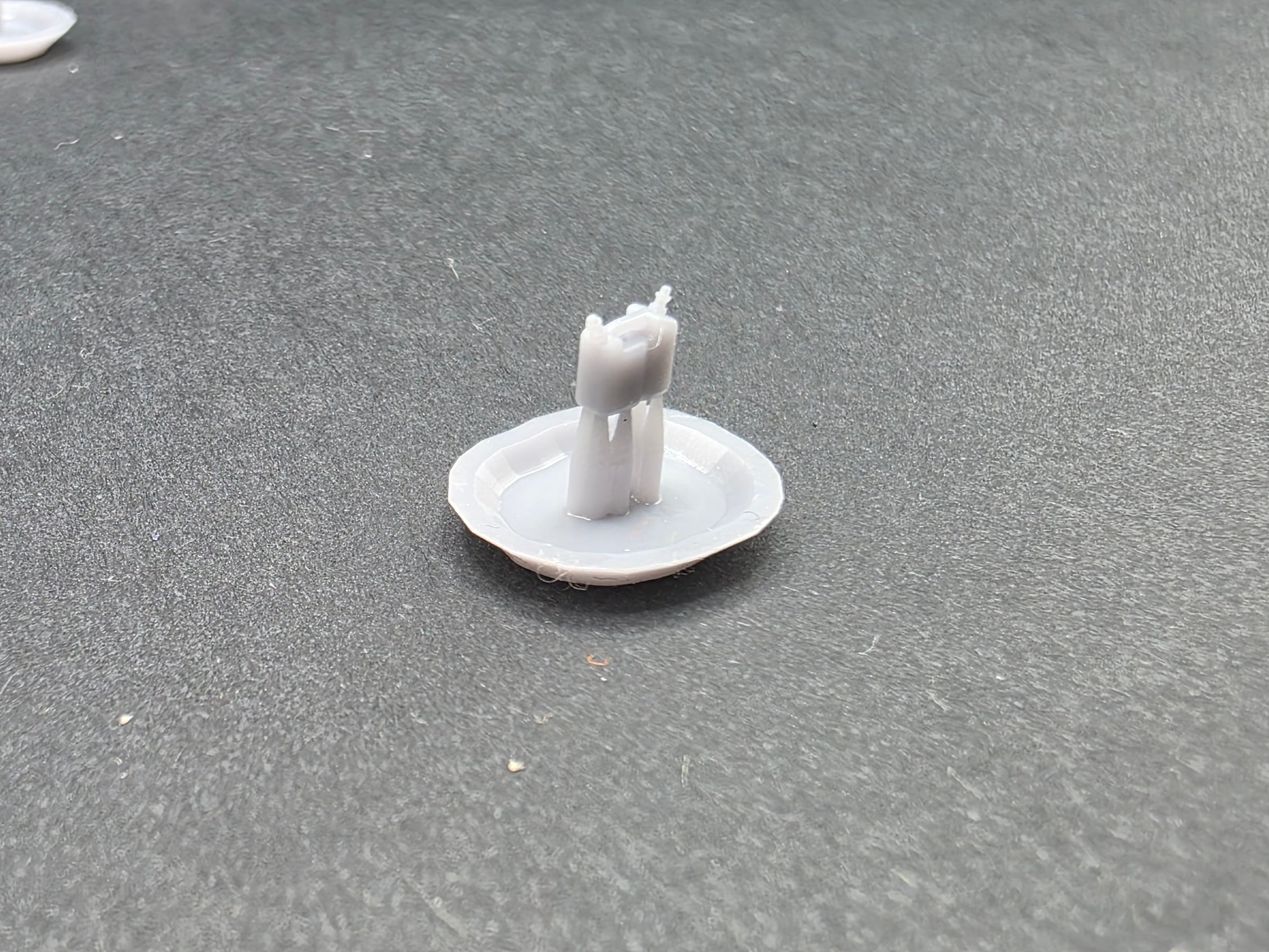 4 x Doppel Kanister für Motorsäge im Maßstab 1/87