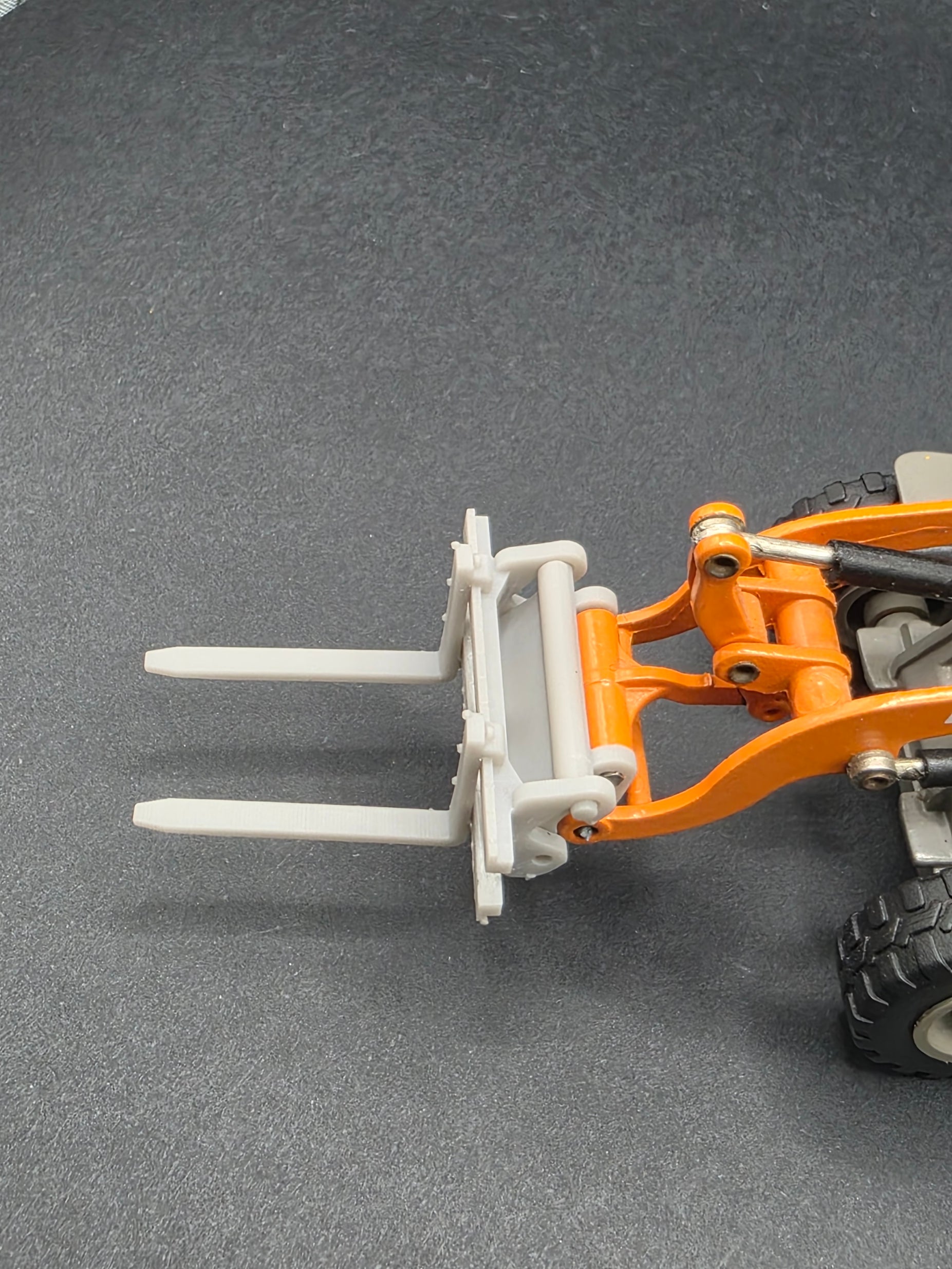Schnellwechsler inkl. Gabel für Hublader von NZG Modelnr. 444 und ähnlich