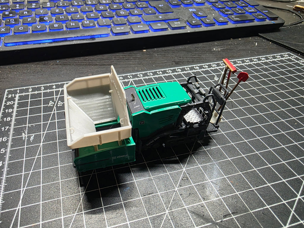 Asphalt Bunker/ Bunker Klein für Gehweg Fertiger im Maßstab1/50