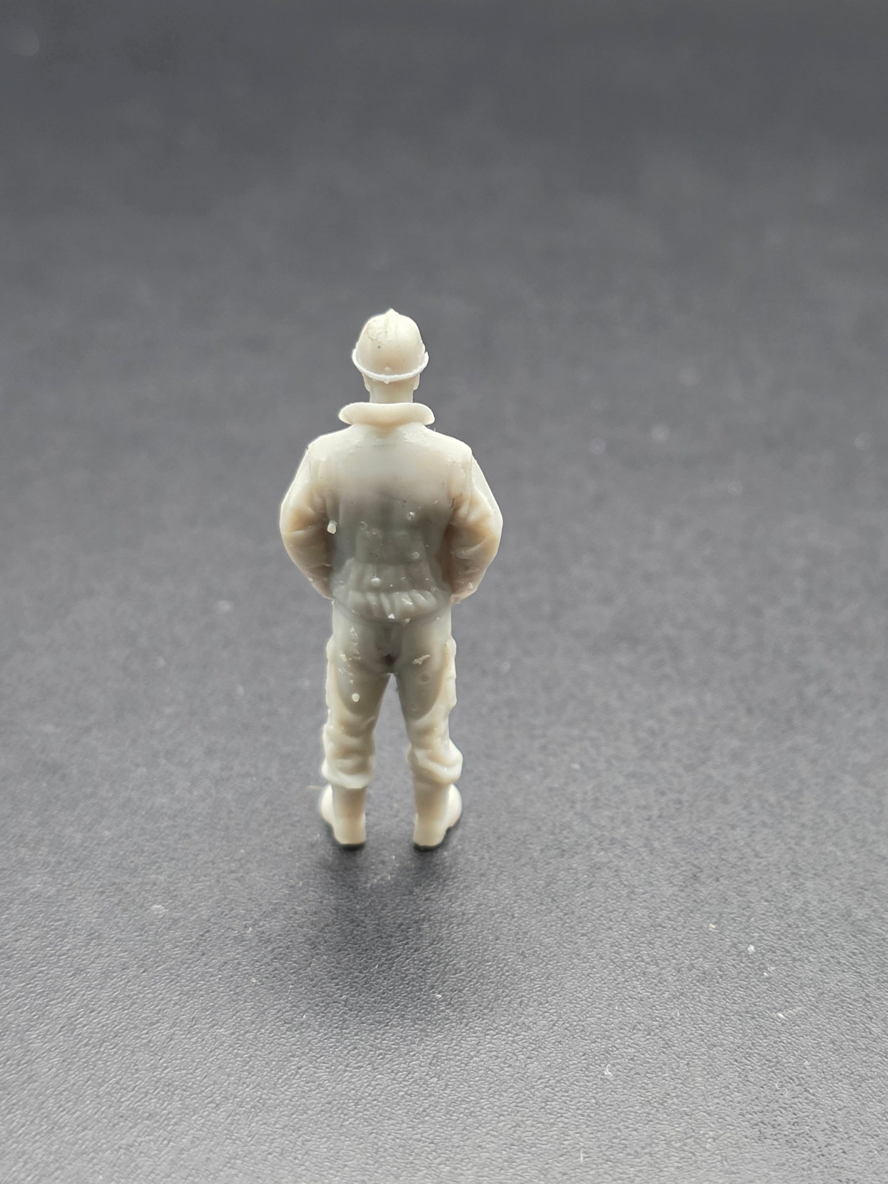 Bauarbeiter in Warnjacke im Maßstab 1/50