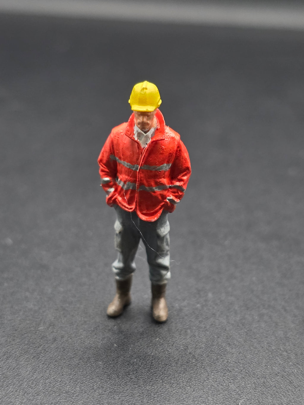 Bauarbeiter in Warnjacke im Maßstab 1/50 Hand Bemalt