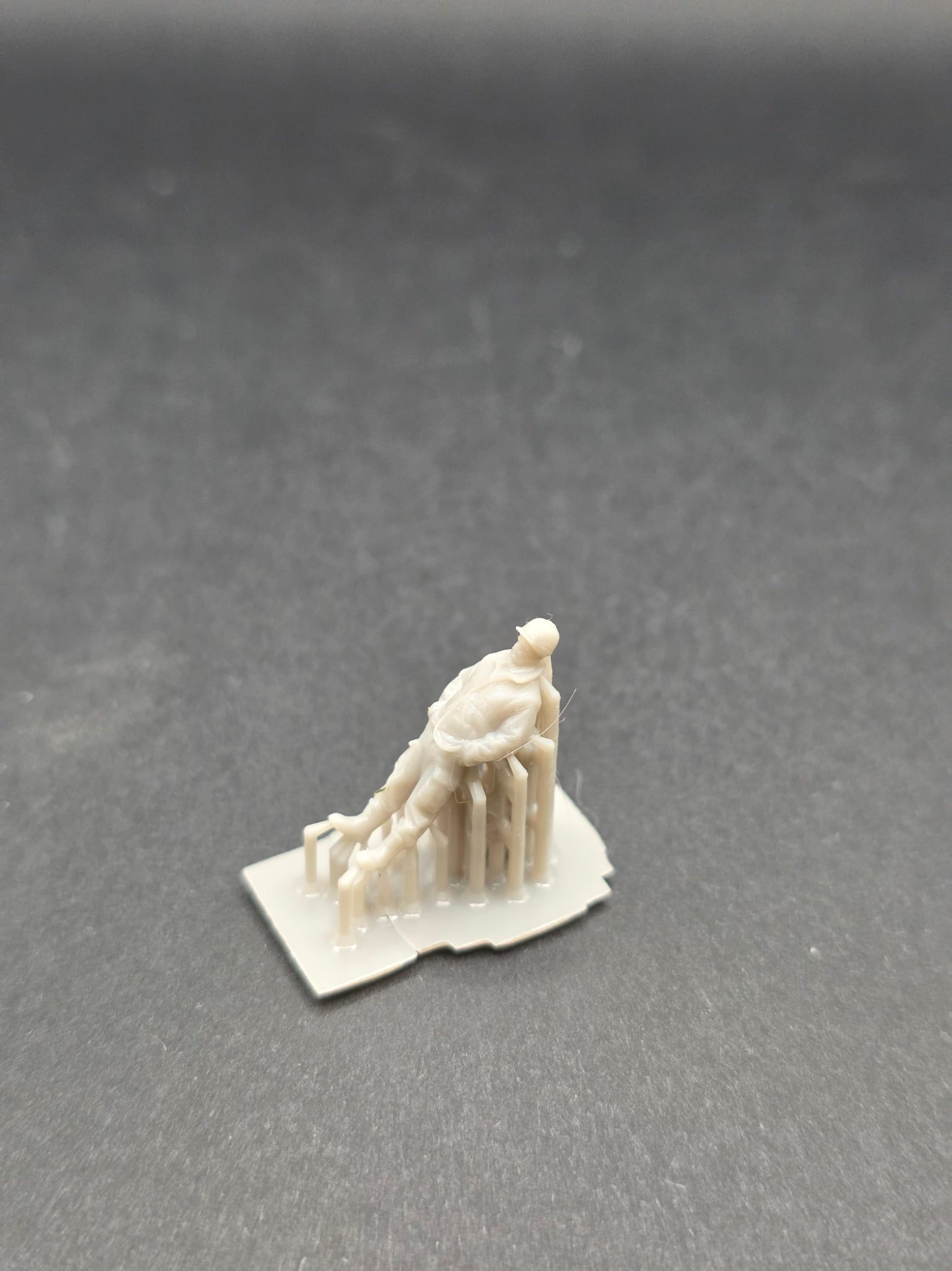 Bauarbeiter in Warnjacke im Maßstab 1/87