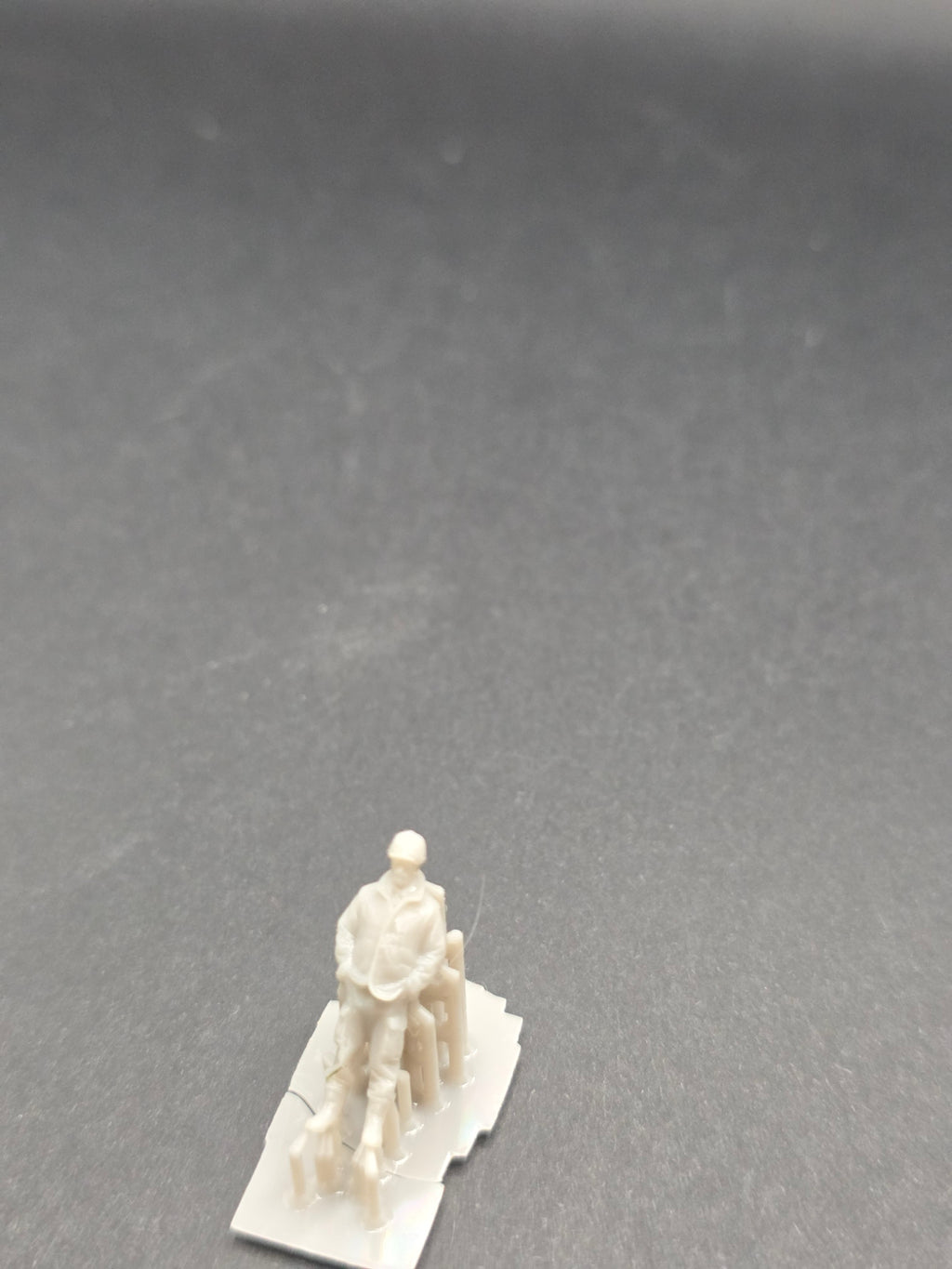 Bauarbeiter in Warnjacke im Maßstab 1/87