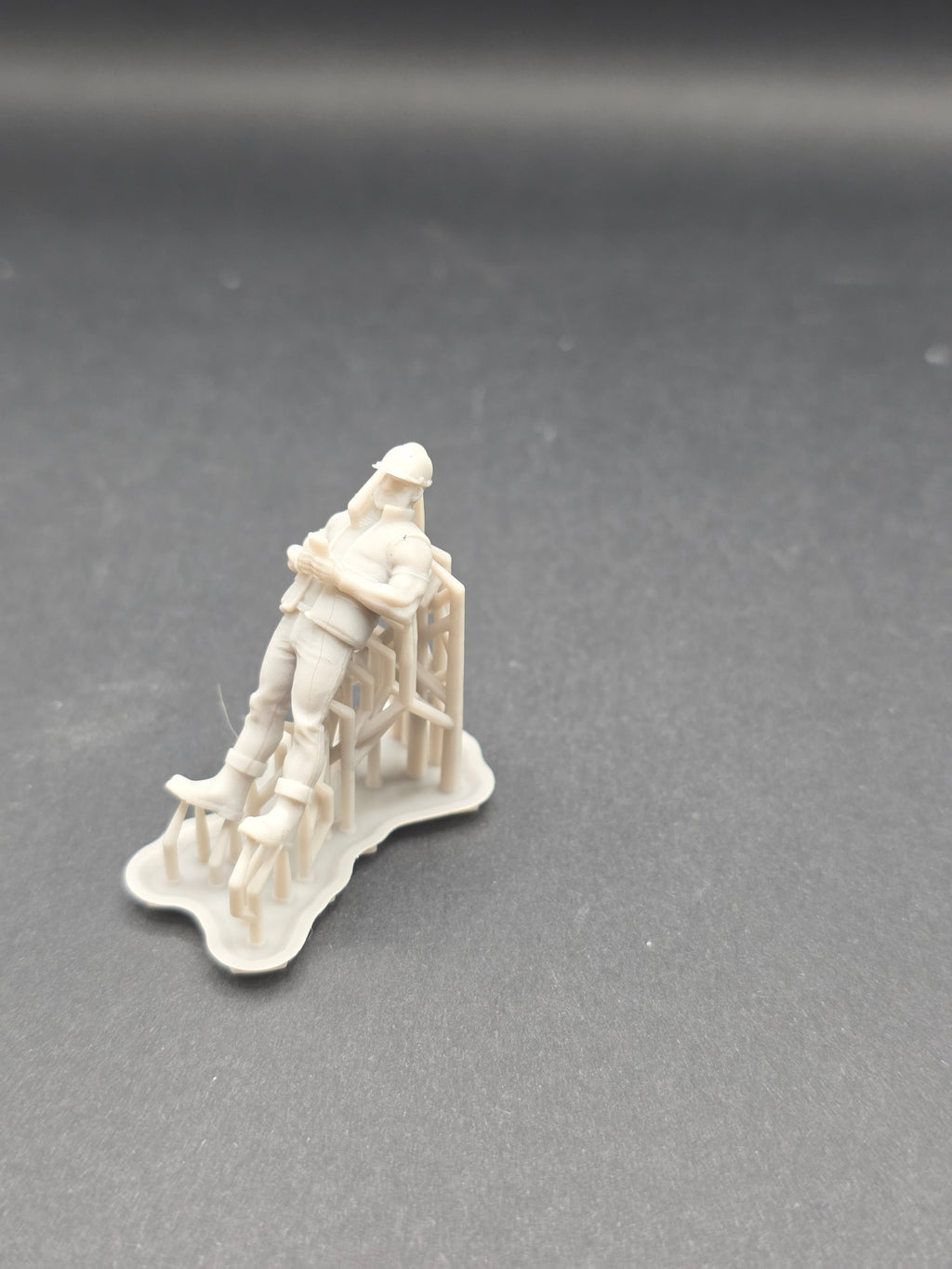 Bauarbeiter in Warn Schutz Weste im Maßstab 1/50