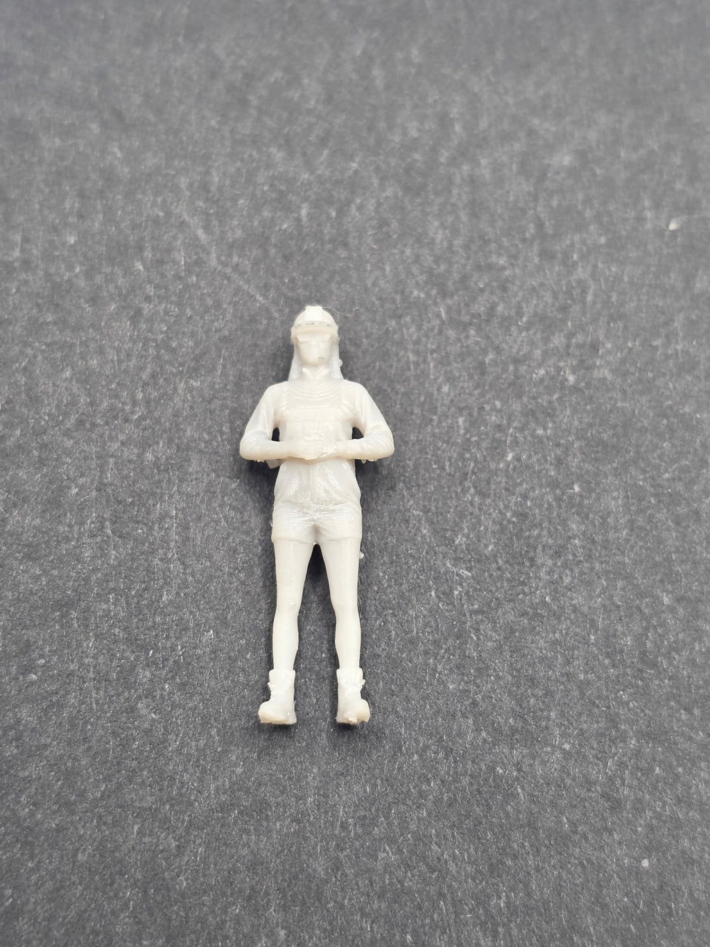 Arbeiterin in Kurzer Hose im Maßstab 1/87