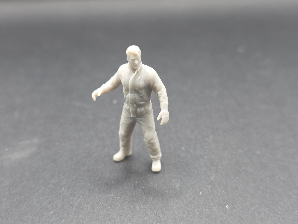 Arbeiter der ein Werkzeug hält im Maßstab 1/50