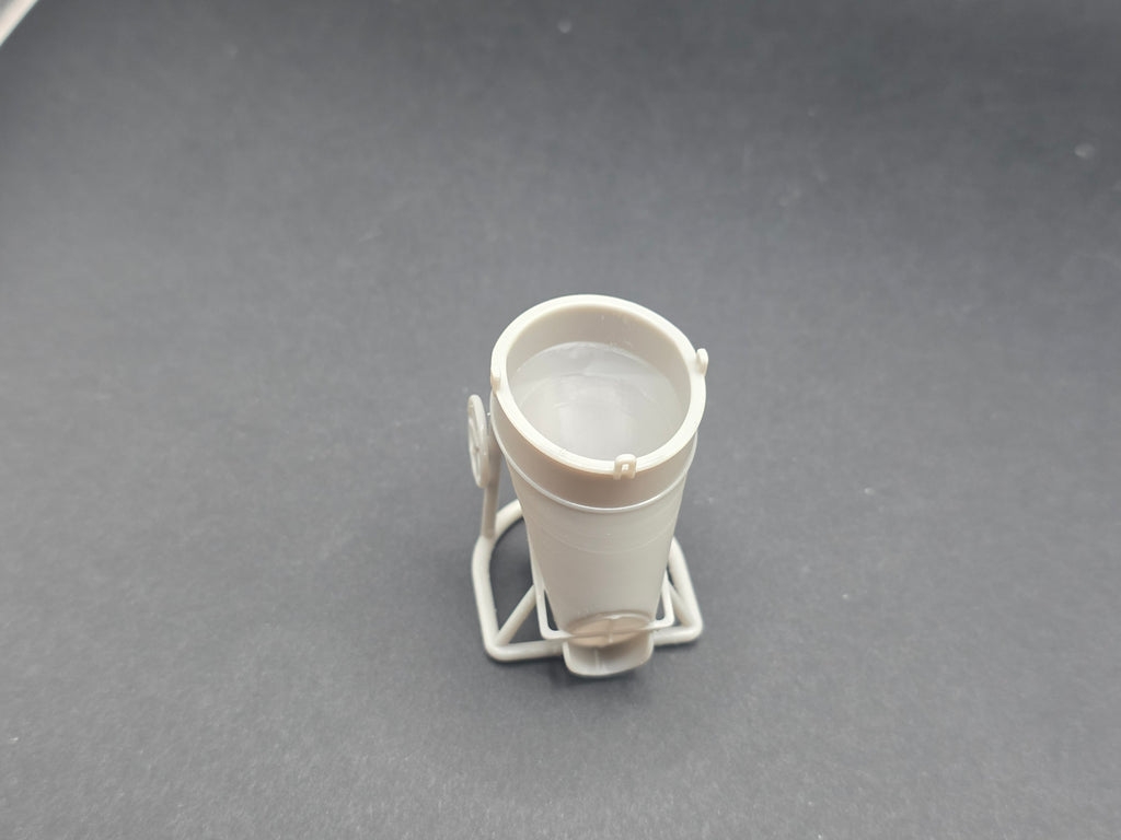 Beton Kübel / Betonbombe im Maßstab 1/50