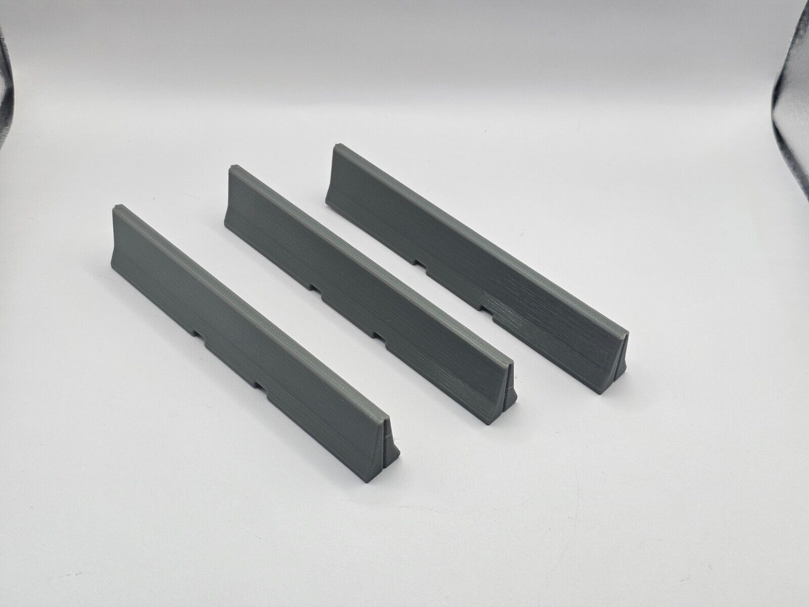 Beton Leitwand / Fahrbahnbegrenzung / Beton Absperrung  1/50 Ladegut