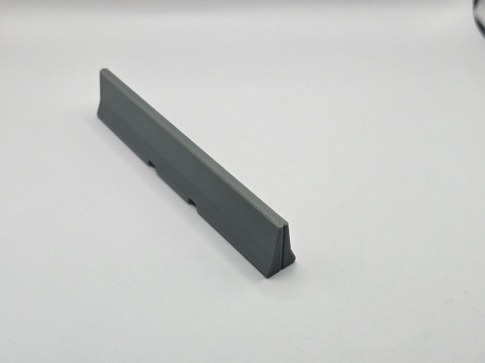 Beton Leitwand / Fahrbahnbegrenzung / Beton Absperrung  1/50 Ladegut