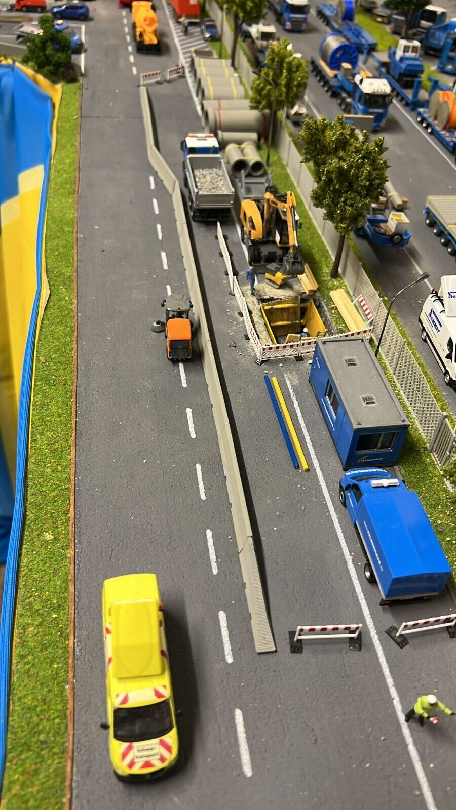 Beton Leitwand / Fahrbahnbegrenzung / Beton Absperrung  1/87 Ladegut H0