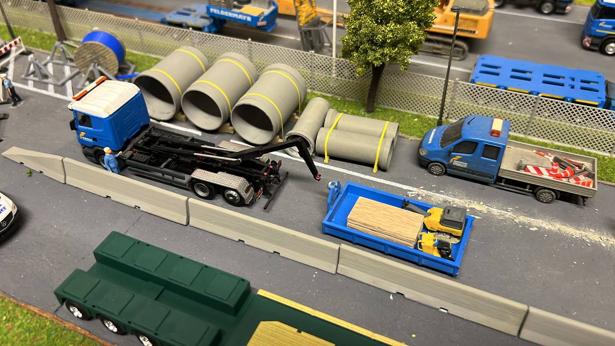 Fugenschneider/Asphalt Schneidmaschine im  Maßstab1/87