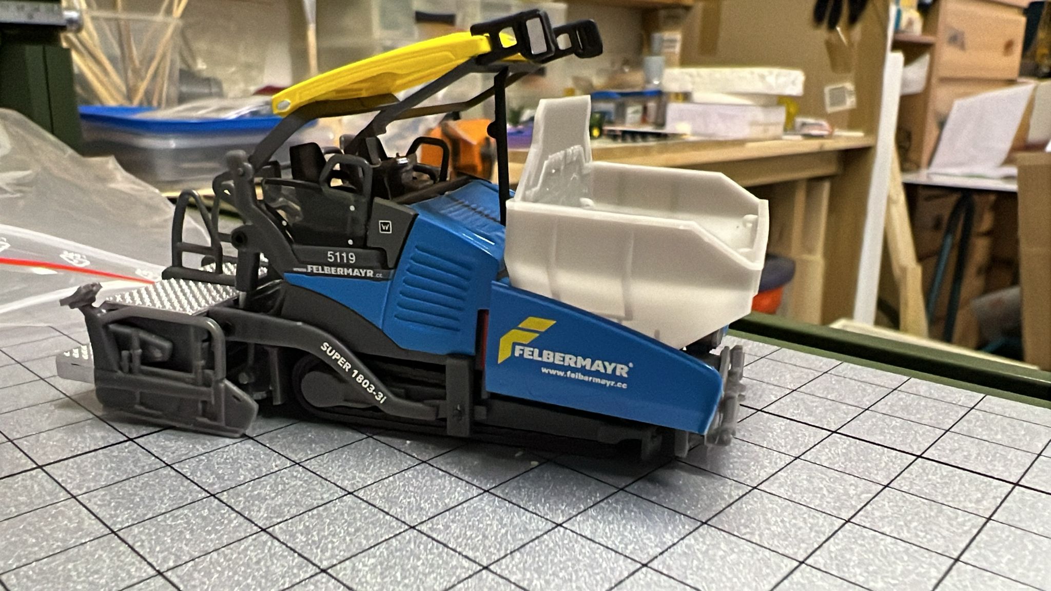 Asphalt Bunker/ Bunker für Fertiger im Maßstab1/87