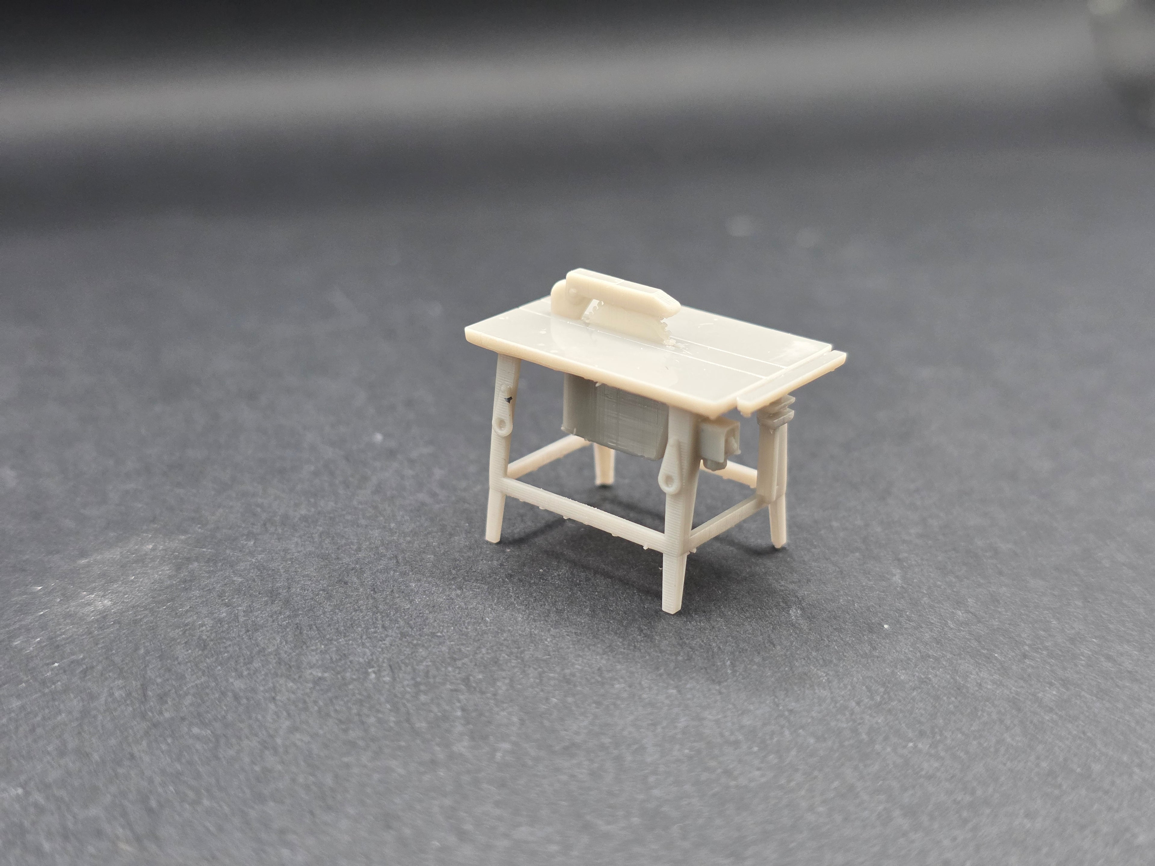 Kreissäge/ Bau Kreissäge im Maßstab 1/50