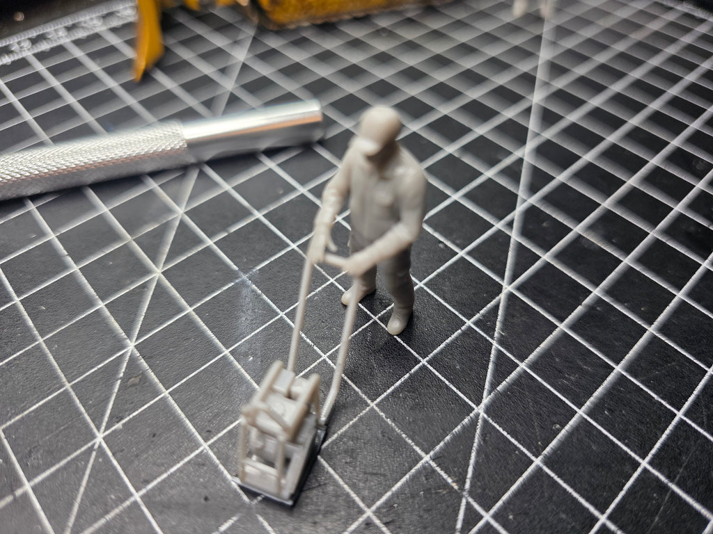 Rüttelplatten Fahrer/ Kleingeräte Bediener im Maßstab 1/50