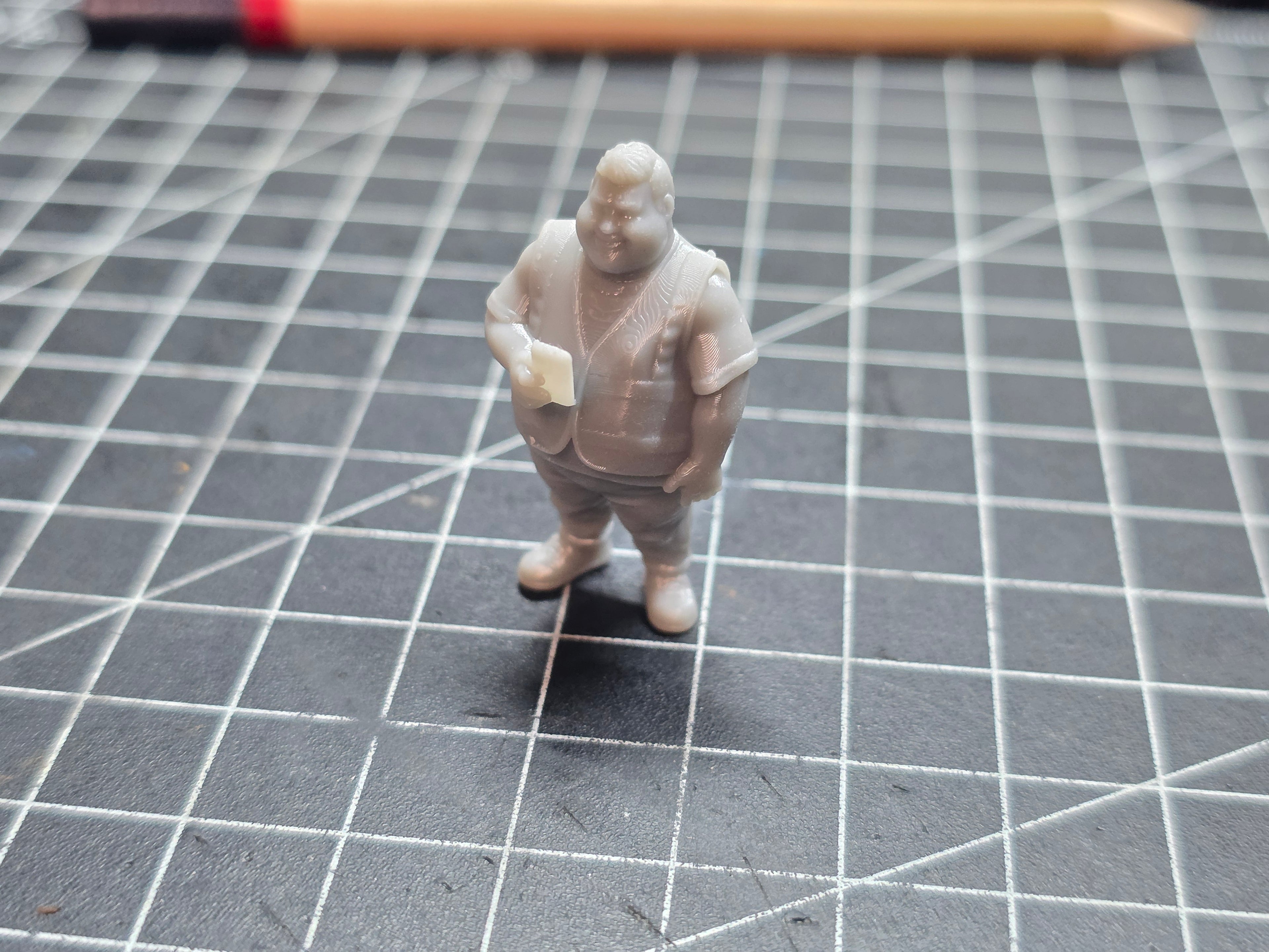 Bauleiter mit Telefon im Maßstab 1/50