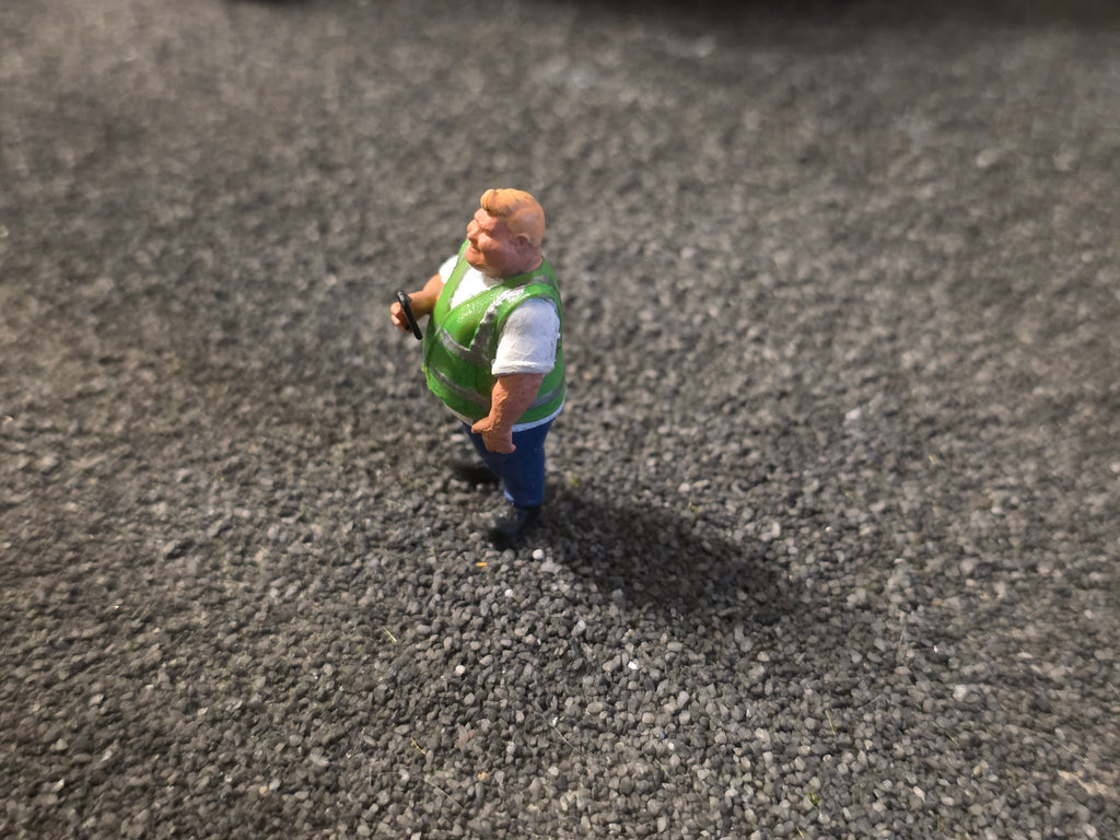 Bauleiter mit Telefon im Maßstab 1/50