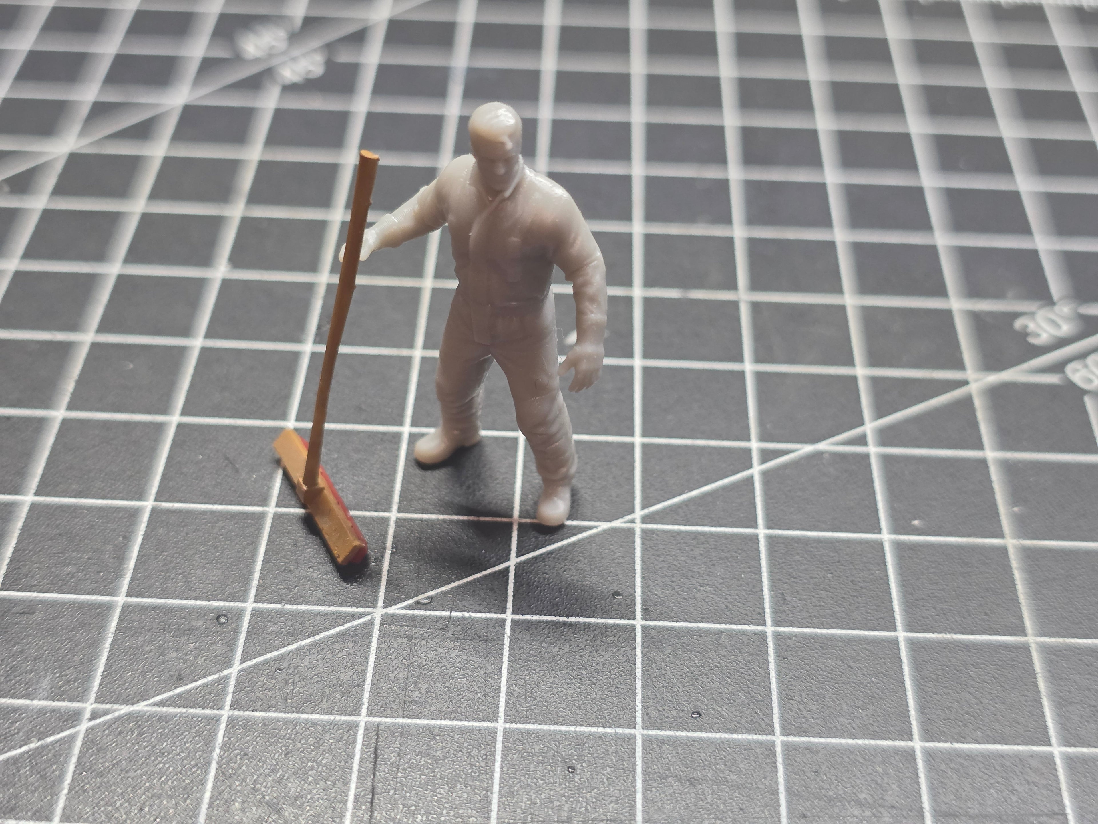 Arbeiter der ein Werkzeug hält im Maßstab 1/50