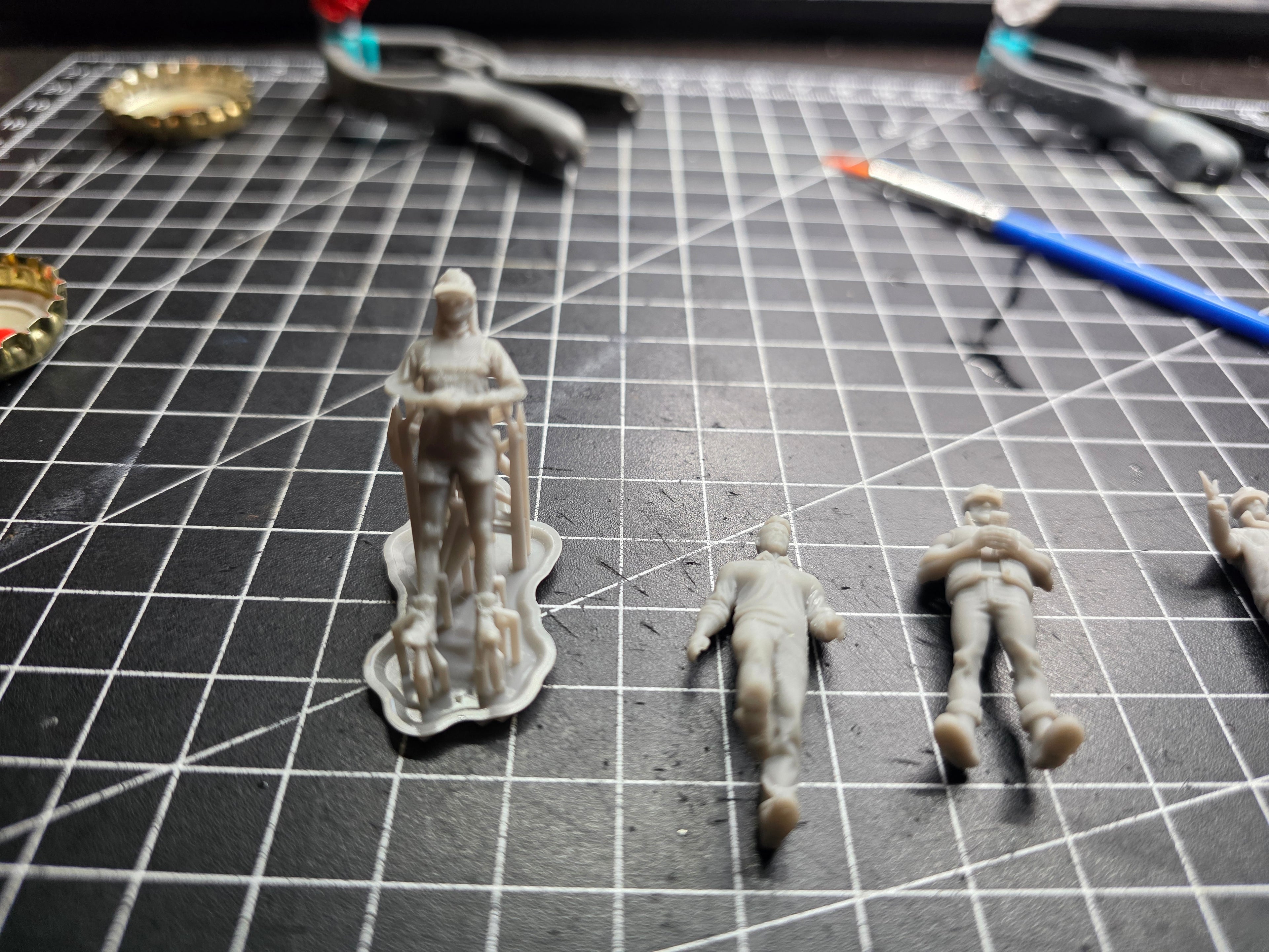 Bauarbeiterin in kurzer Hose im Maßstab 1/50