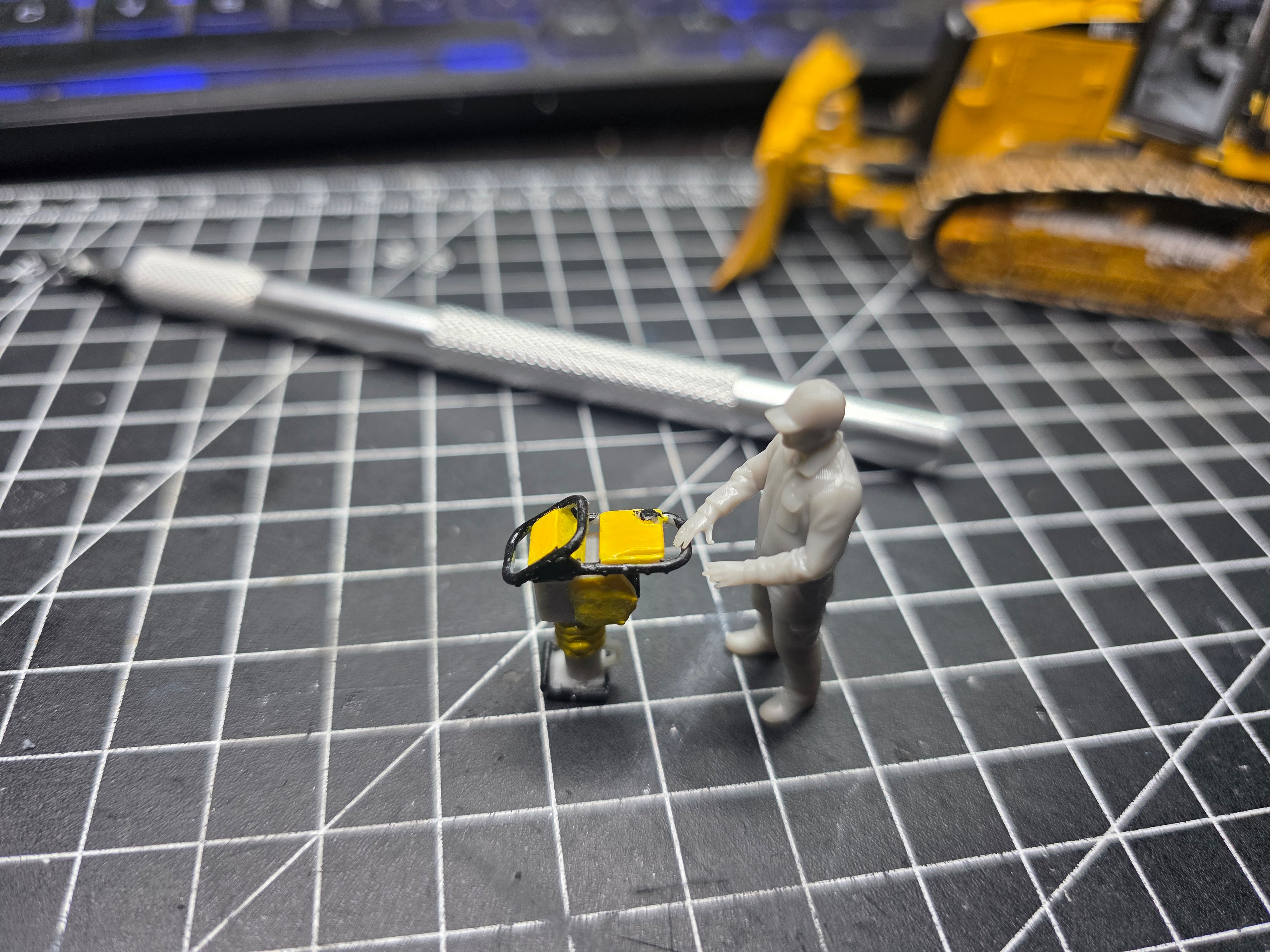 Rüttelplatten Fahrer/ Kleingeräte Bediener im Maßstab 1/50