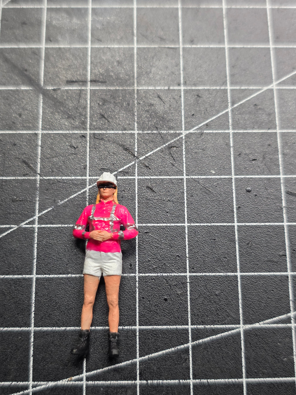 Bauarbeiterin in kurzer Hose im Maßstab 1/50