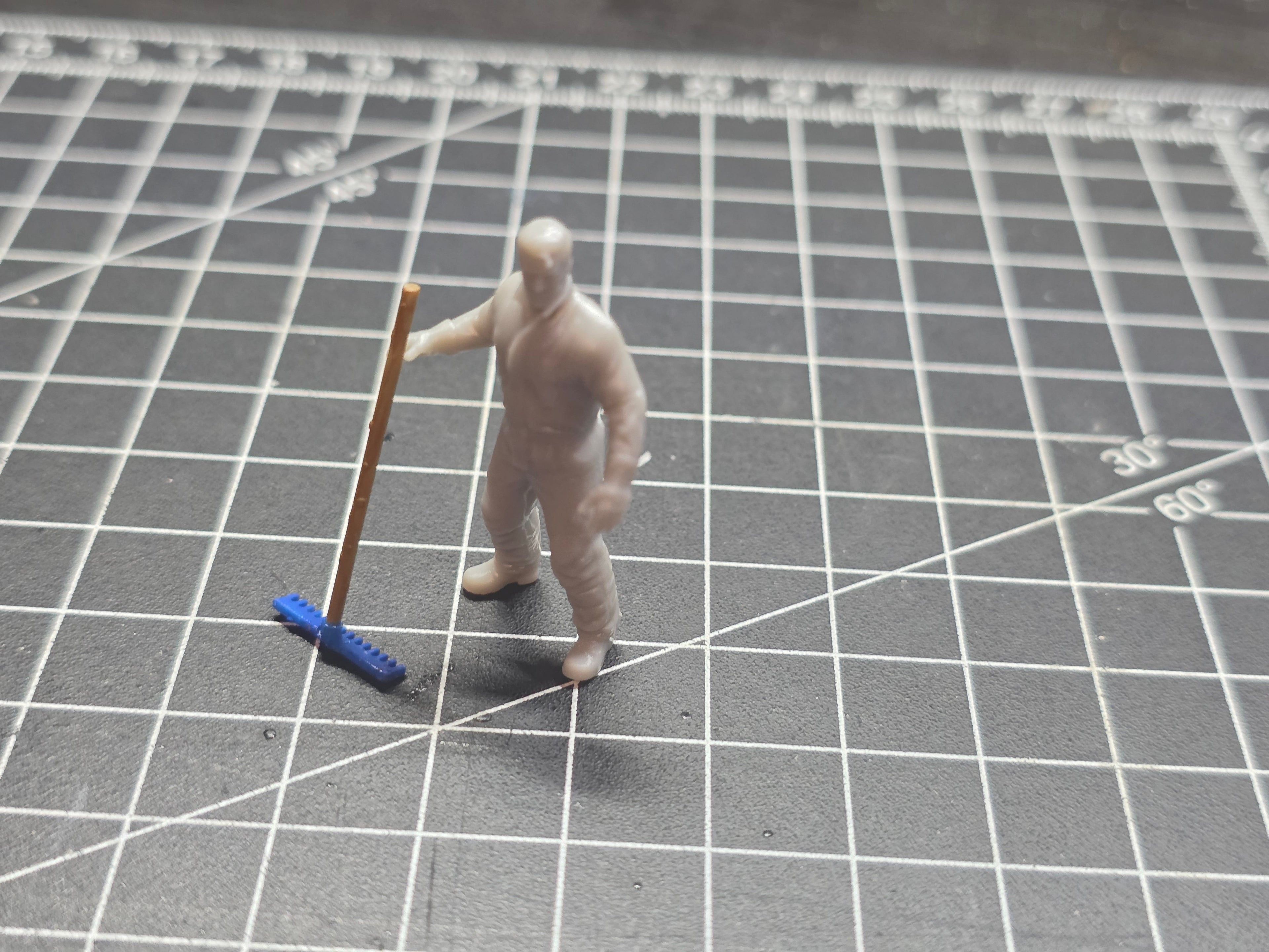 Arbeiter der ein Werkzeug hält im Maßstab 1/50