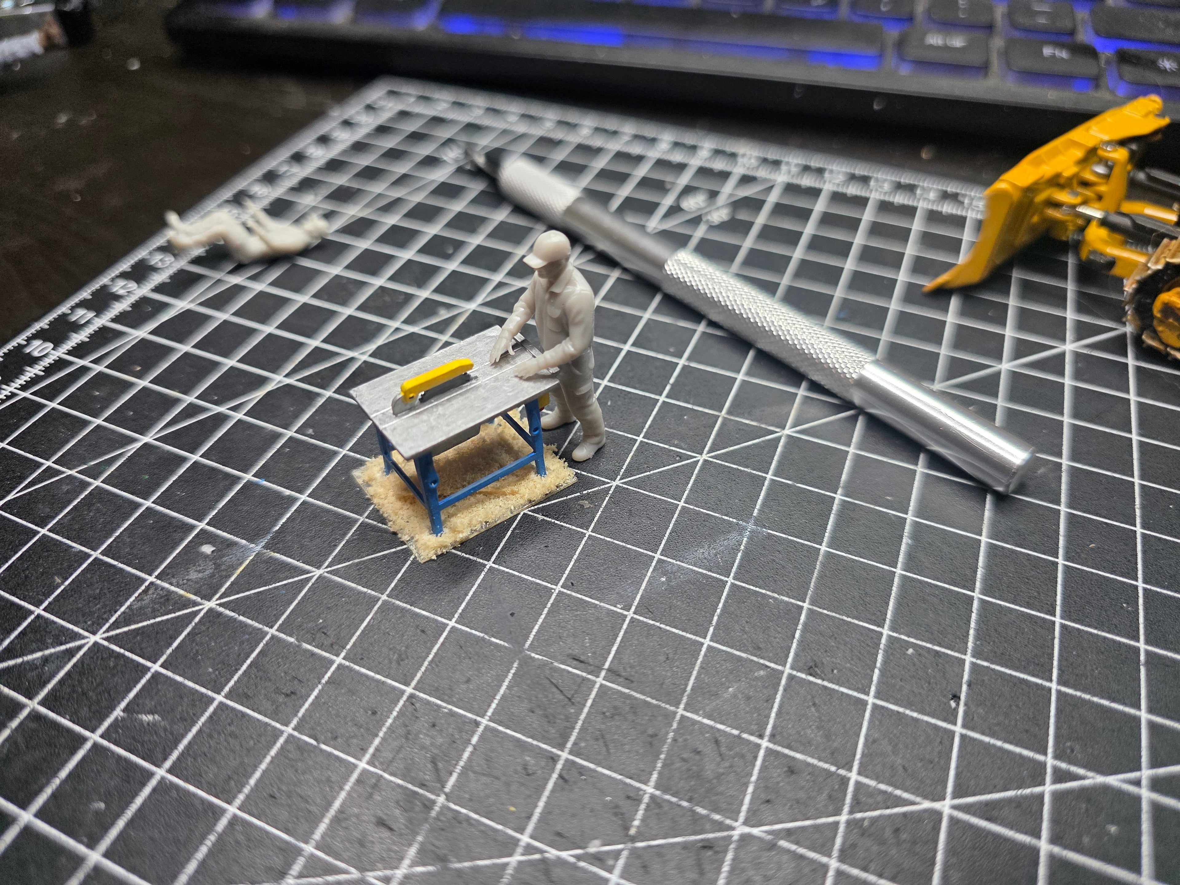 Rüttelplatten Fahrer/ Kleingeräte Bediener im Maßstab 1/50